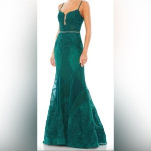 MacDuggal Embroidered Sleeveless Plunge Neck Trumpet Gown. Size 8